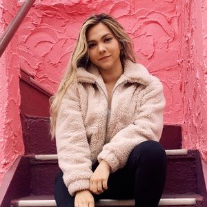 Meet your Posher, Terra-lynn